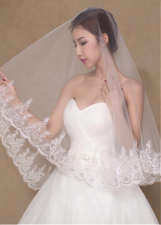 Chic Tulle Short Wedding Veil With Sequins Lace ,WV0122